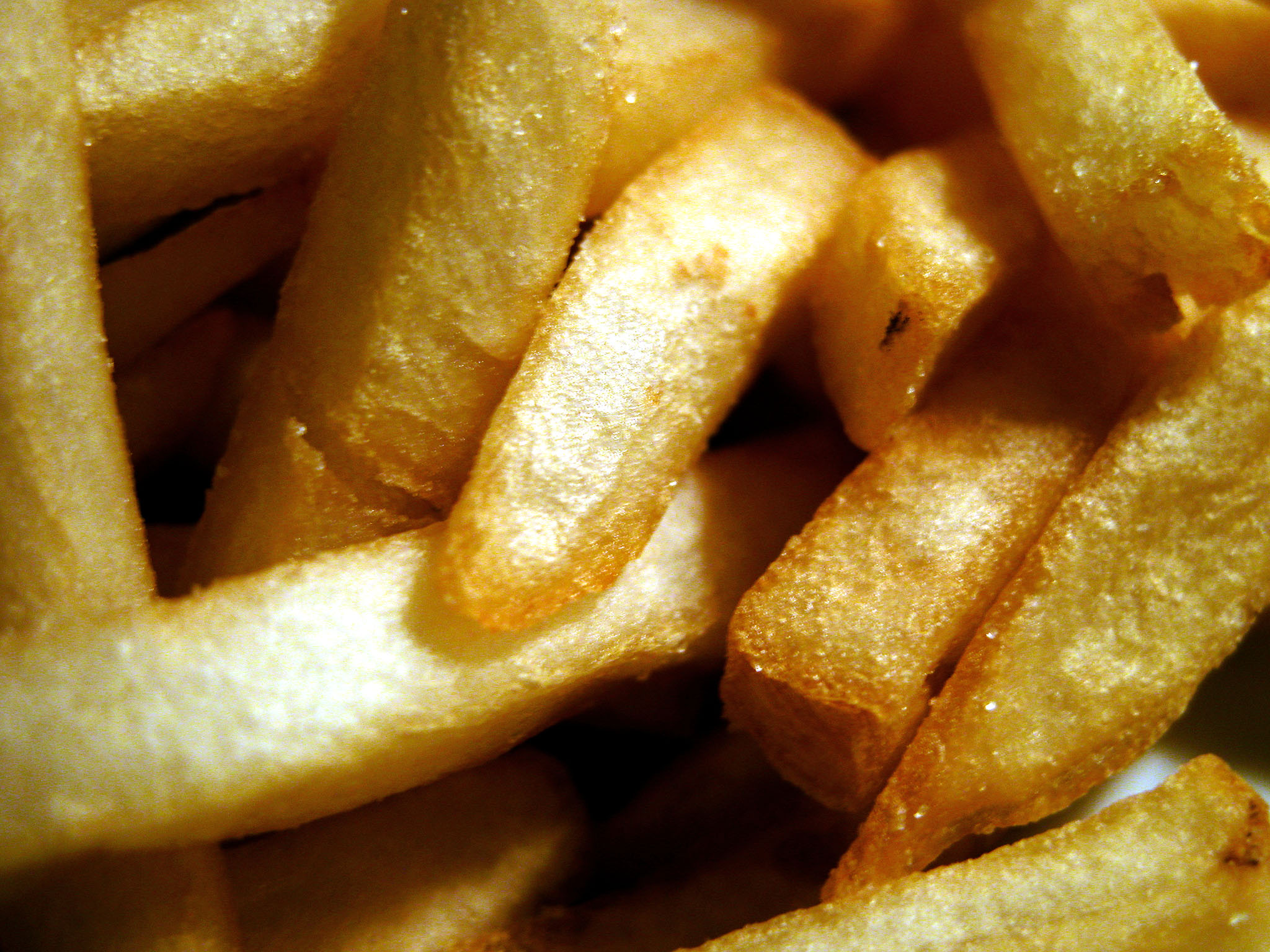 After viewing an ad for french fries, children were more likely to choose the fries over apples even with a parent recommending a 